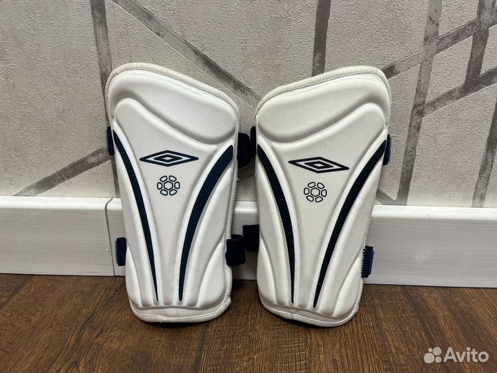 Щитки футбольные Umbro