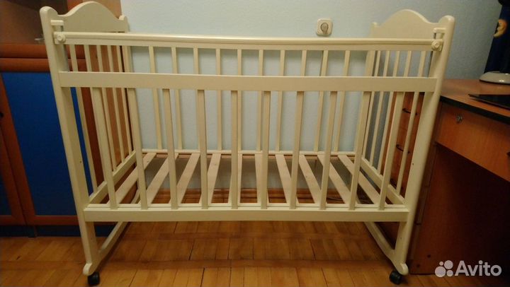 Детская кроватка с матрацем