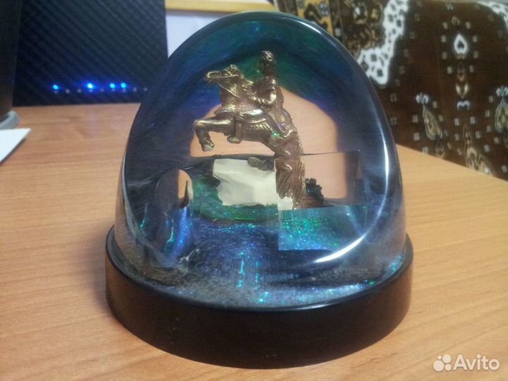 Снежный шар. Подставка под ручки (Санкт-Петербург)