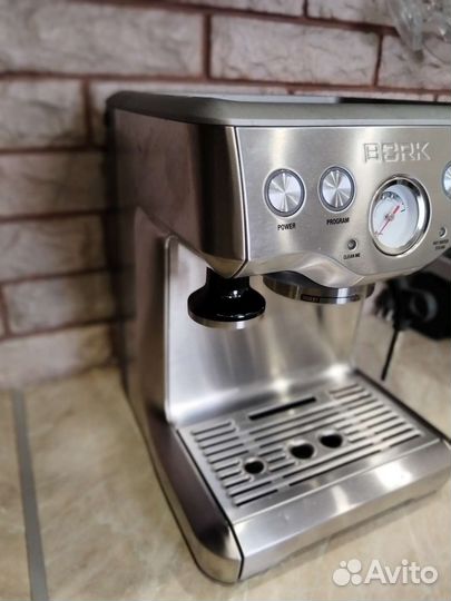 Кофемашина Bork C803