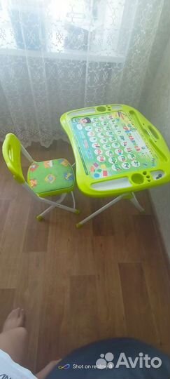 Детский письменный стол и стул