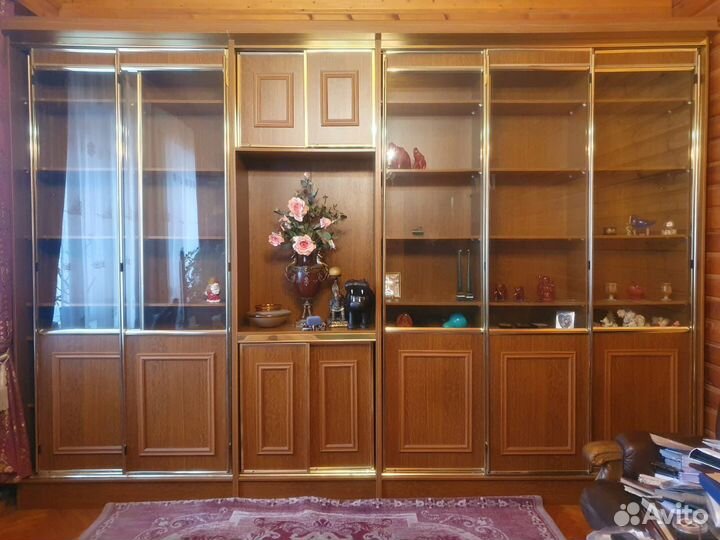 Книжный шкаф