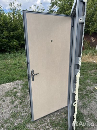 Металлическая дверь бу