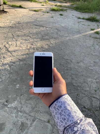 Телефон iPhone 7