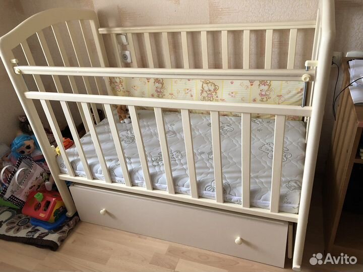 Кроватка с матрасом