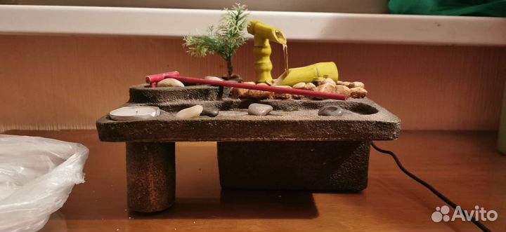 Японский настольный сад камней с фонтаном