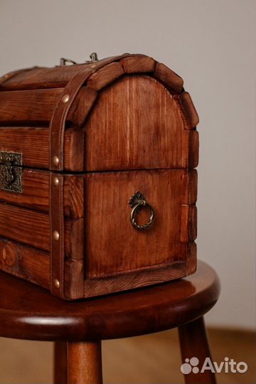 Сундук деревянный