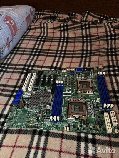 Материнка supermicro x8dtl(2 процa можнo вставить)