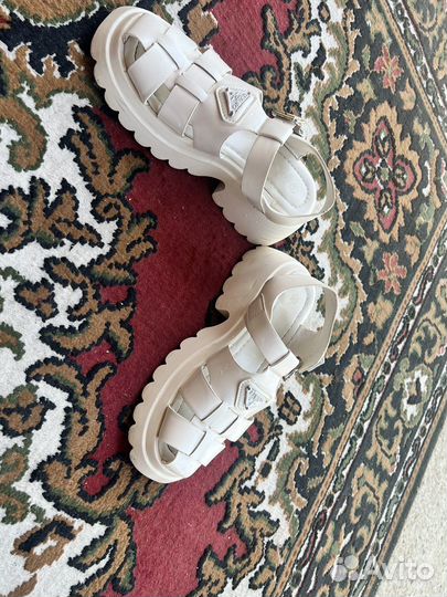 Сандали prada