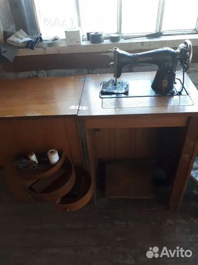Швейная машина Подольск с ножным приводом