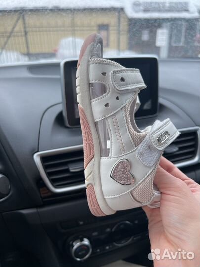 Кожаные сандали для деврчки