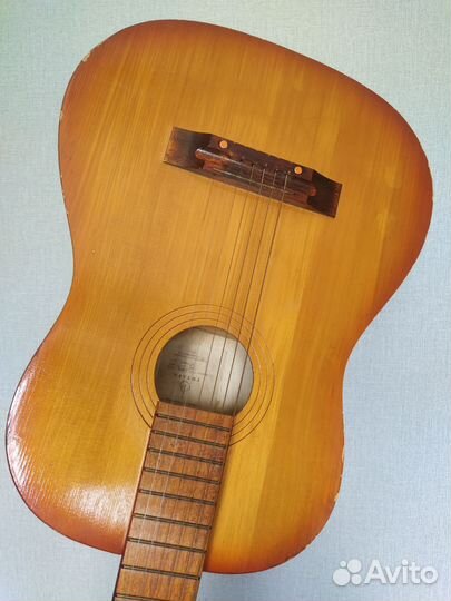 Акустическая гитара