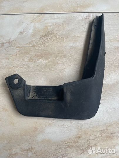 Брызговик передний правый LADA Larus Vesta