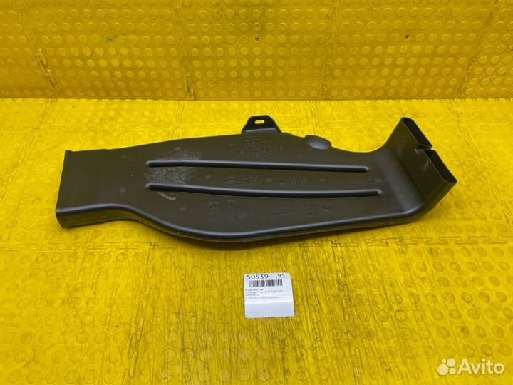 Воздуховод правый Volkswagen Touareg CR7 cvmd 2019