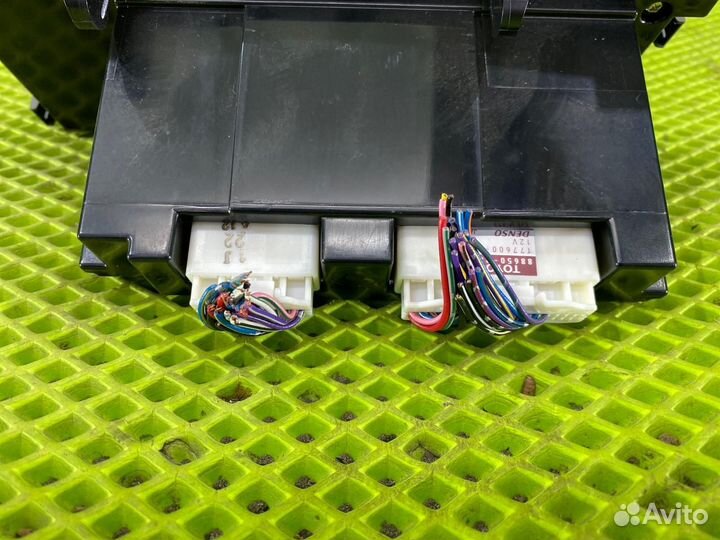 Блок управления климатической установкой Toyota Noah