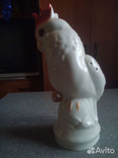 Фарфоровый попугай