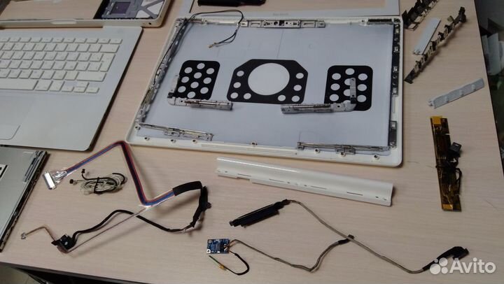 MacBook model No: A1181 на разбор по запчастям