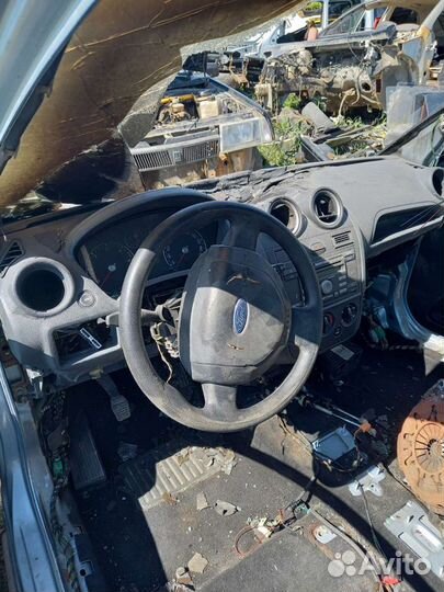 Двери ford fiesta 2006 год