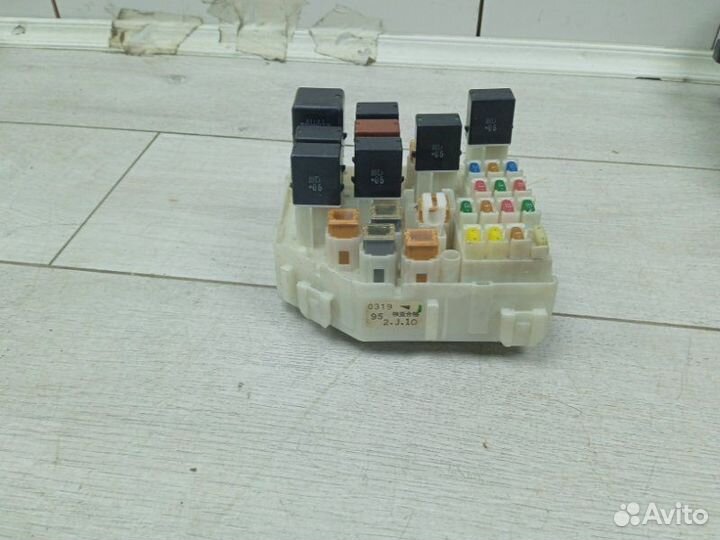 Блок реле и предохранителей Toyota Rav4 2 2003