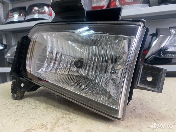 Правая противотуманка Toyota Land Cruiser 200