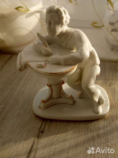 Статуэтка фарфор