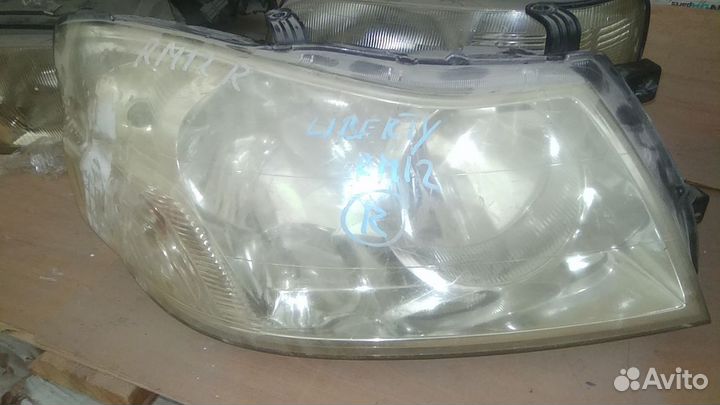 Фара передняя правая на nissan liberty RM12