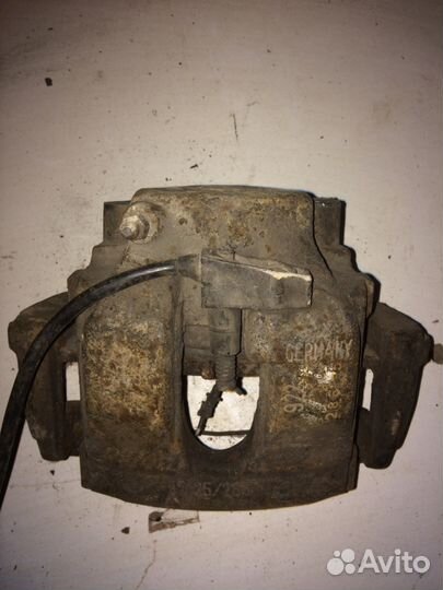 Суппорт передний правый Mercedes W210