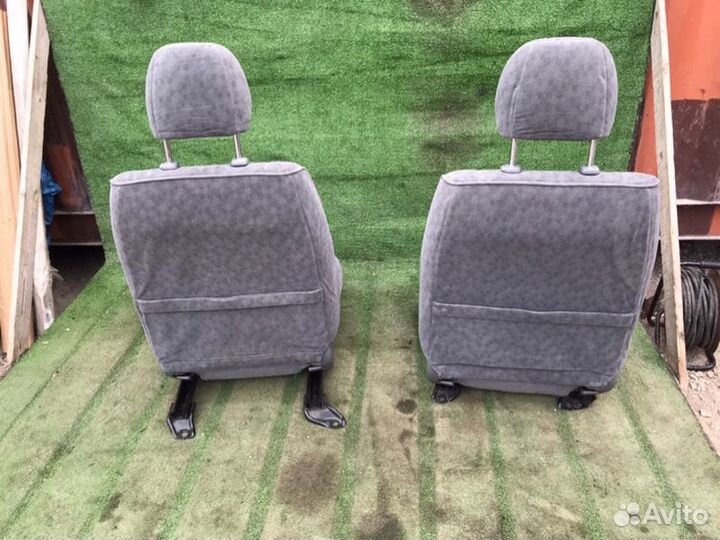 Сиденье переднее Toyota Hiace TRH214 2trfe 2010