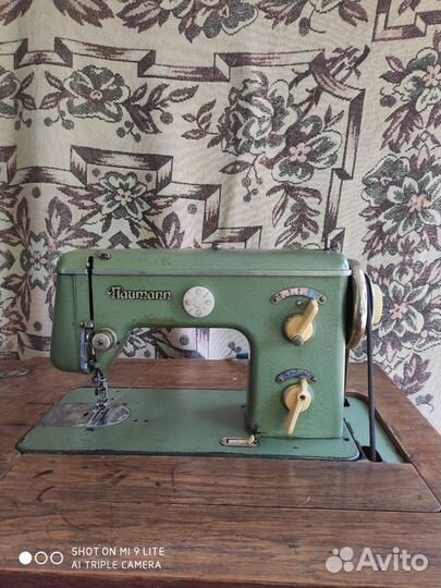Швейная машина Naumann в рабочем состоянии с инстр