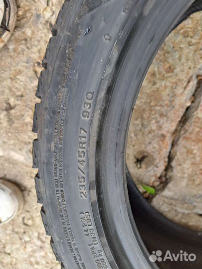 Dunlop Graspic DS2 215/45 R17 и 235/45 R17 93Q