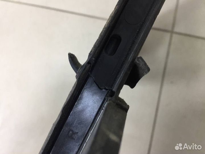 Стекло двери задней правой форточка Skoda Rapid 20