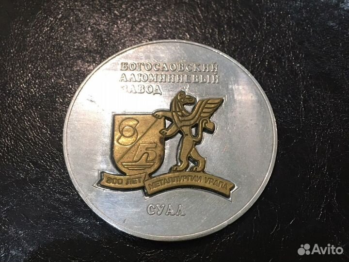 Настольная медаль