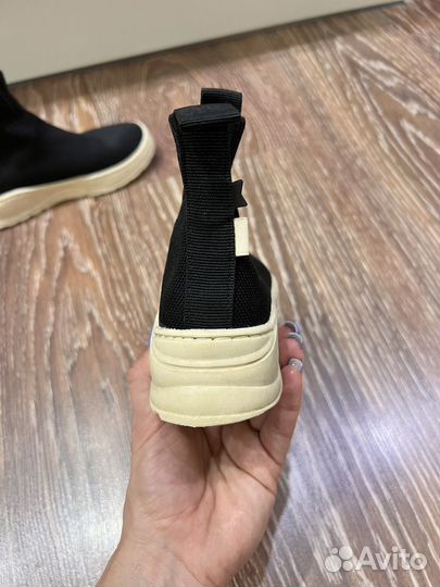 Кроссовки zara