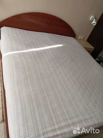 Кровать двухспальная бу 180 200 без матраса