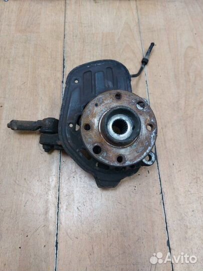 Поворотный кулак передний правый Opel Combo Z14XEP