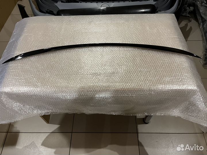 Спойлер багажника узкий Mercedes W213 глянец