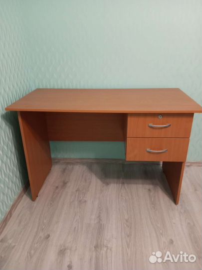 Письменный стол