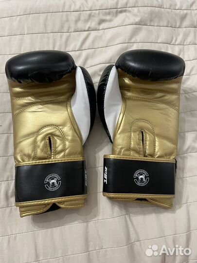 Боксерские перчатки 16 oz Venum