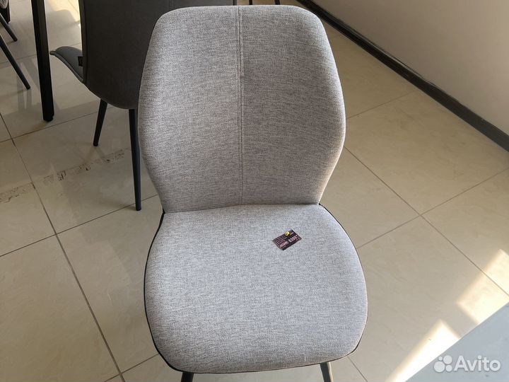 Кухонный стол и стулья