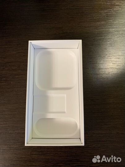 Коробка от iPhone SE