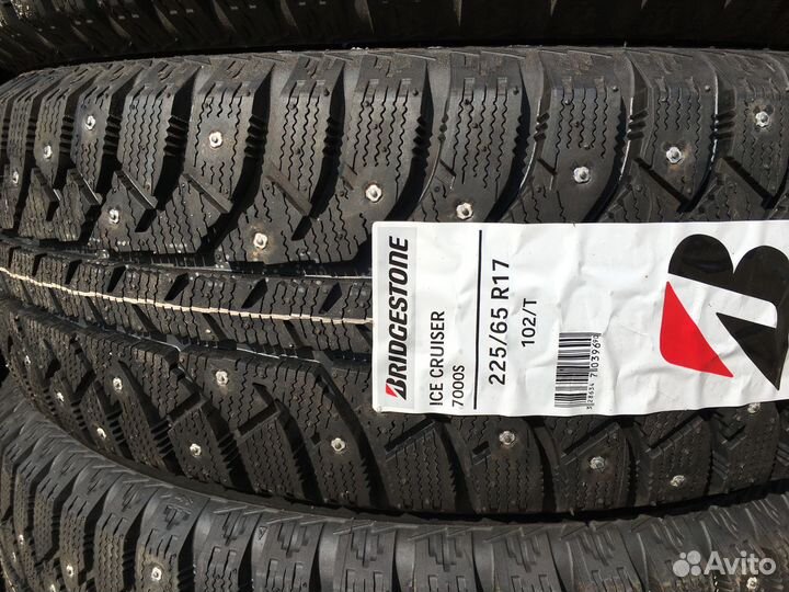 Bridgestone Ice Cruiser 7000S 225/65 R17 102T