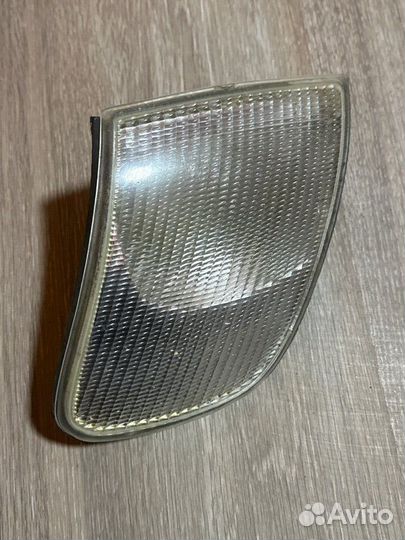 Поворотник правый Audi 100 C4 2.3 AAR 1994