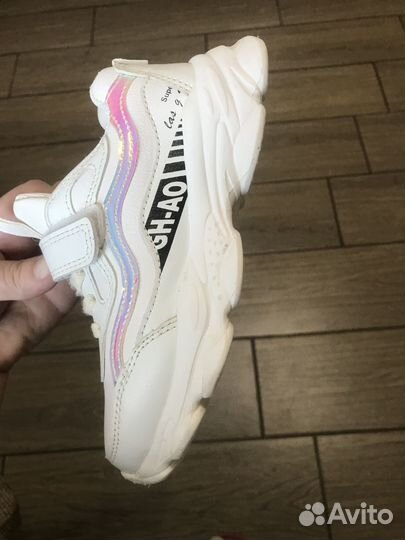 Кроссовки для девочки