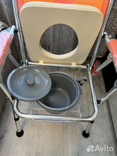 Кресло-туалет с санитарным оснащением