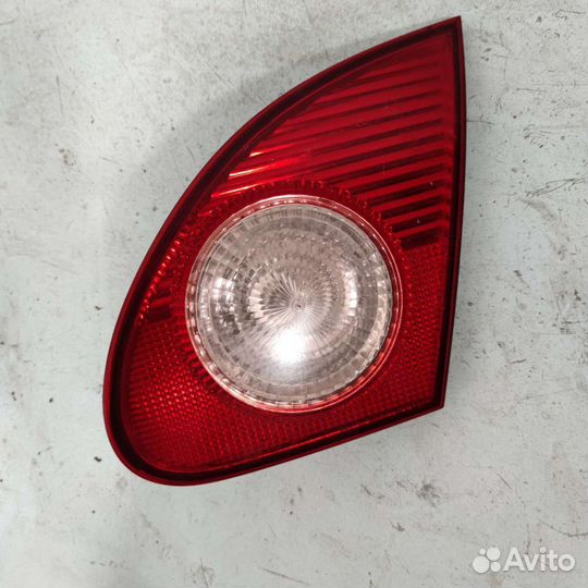 Фонарь Toyota Corolla E120 задний правый (USA)