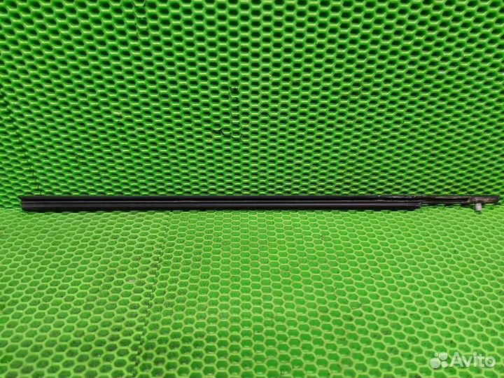 Молдинг стекла двери задний правый Land Rover