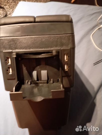 Подлокотник в машину