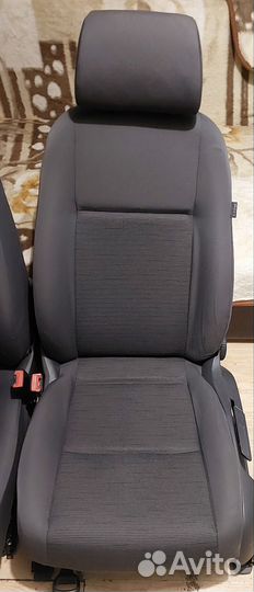 Передние сиденья Volkswagen Golf 5