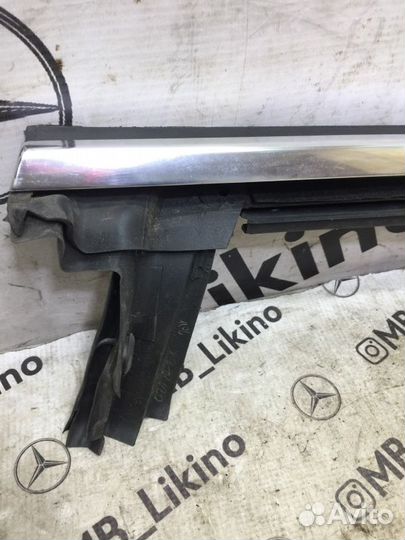 Молдинг стекла задний правый Mercedes Cls-Class