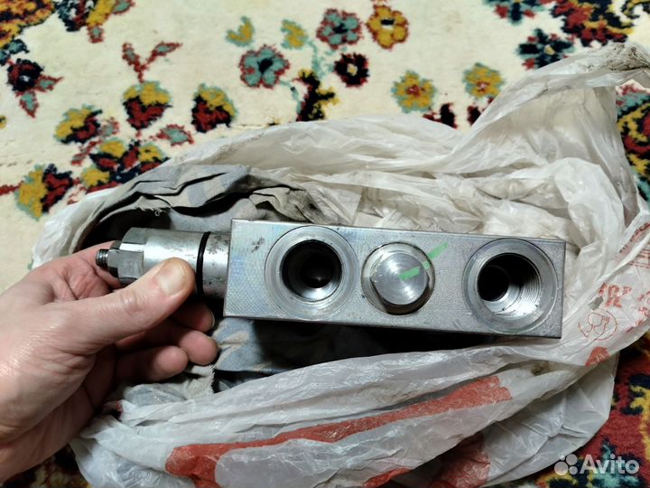 Клапан тормозной гидрозамок автокрана